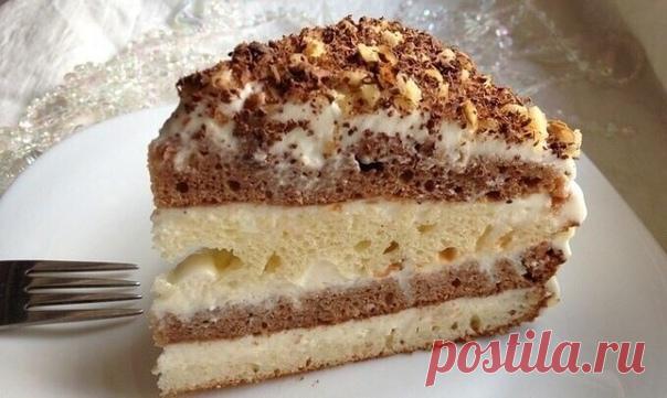 Торт «Сметанник»

Ингредиенты:
Масло сливочного — 100 гр
Яйцо – 2 шт
Сгущенка — 1 банка
Мука — 8 ст.л.
Какао — 1 ст.л.
Сметана 20% — 700 гр
Сахарная пудра — 100 гр
Разрыхлитель — 1 ч.л.

Сперва разогреваем духовку до 180 градусов. Масло комнатной температуры взбиваем с яйцами. Добавляем сгущенное молоко и продолжаем взбивать. Затем добавляем разрыхлитель и снова взобьем 30 секунд. Просеиваем муку в тесто и быстрыми круговыми движениями перемешиваем тесто лопаточкой. Делим ...