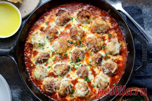 ​Куриные фрикадельки в томатно-сырном соусе

https://natalia11.ru/%e2%80%8bkurinye-frikadelki-v-tomatno-syrnom-souse/