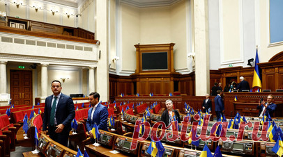 Депутаты Рады устроили перепалку и потасовку на фоне траура. Депутаты Верховной рады Николай Тищенко и Алексей Гончаренко устроили потасовку на фоне объявленного траура в Харьковской области. Читать далее