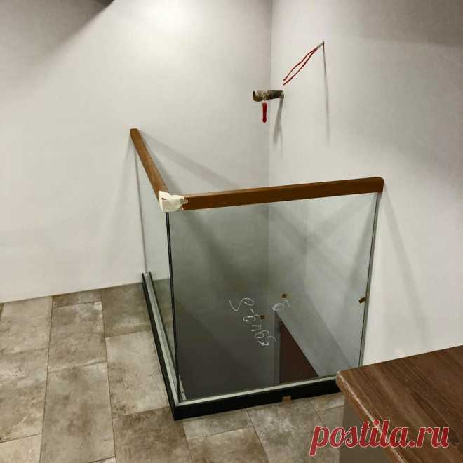 Консольная лесенка и ограждения из стекла
лестничные ограждения
#лестничныеограждения 
https://www.youtube.com/channel/UCX8np2-DxPk8wh6uAHhRgpg