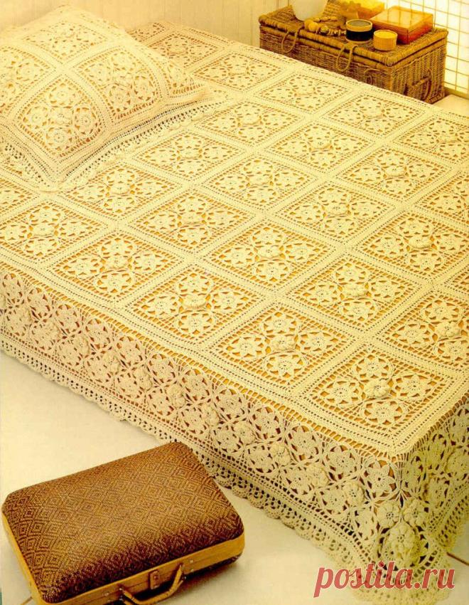 Связанное крючком покрывало на кровать