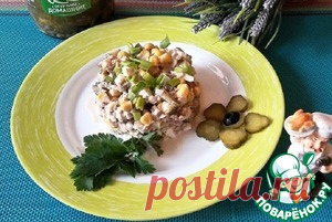 Салат с тунцом и маринованными огурцами - кулинарный рецепт