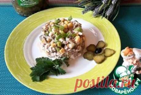 Салат с тунцом и маринованными огурцами - кулинарный рецепт