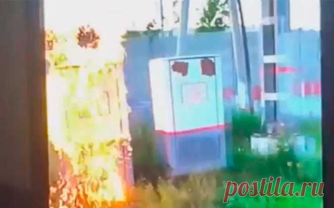 В ДНР задержали подозреваемого в серии поджогов релейных шкафов. Оперативники задержали жителя города Снежного в Донецкой Народной Республике, который подозревается в поджогах различных объектов в регионе по заданию украинских спецслужб.
