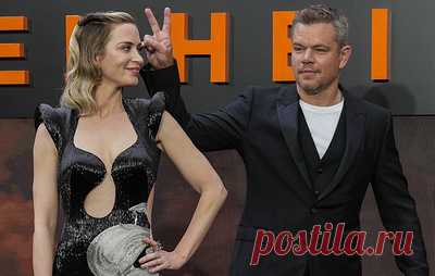 Мэтт Дэймон и Эмили Блант покинули премьерный показ "Оппенгеймера" в Лондоне. Актеры сделали это в поддержку забастовки в Голливуде