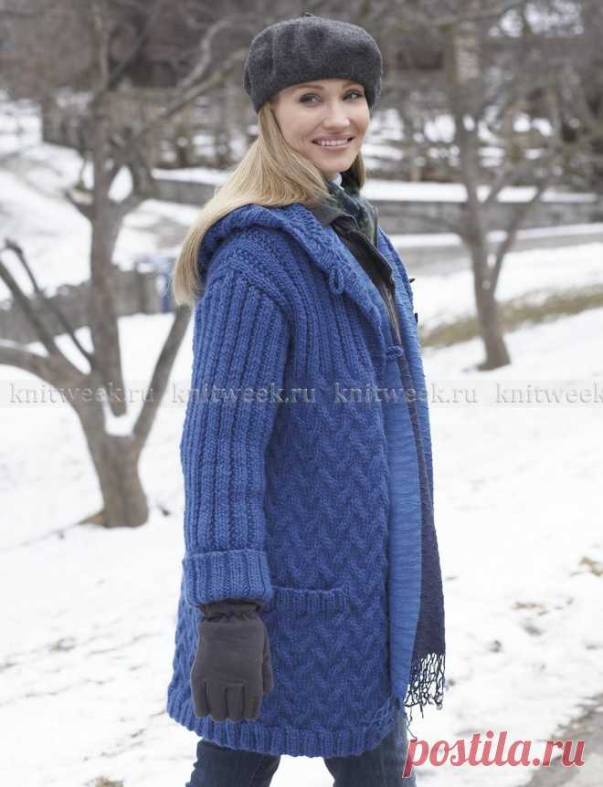 Пальто спицами с капюшоном и карманами на knitweek.ru
