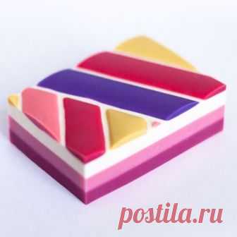 Клубничный пирог 🍰- новое мыло с самым вкусным клубничным 🍓ароматом - всем сладкоежкам посвящается😍🌸🍓🙃”Strawberry pie” is a new natural soap with the most delicious strawberry flavor - for everyone who loves sweet.#натуральноемыло #мылоручнойработы #мылокупить #мылоклубника #клубника #клубничный #сладкоежкам  #мылоснуля  #мыловарение #мыловар #кудесница #soapshare #soapartisan #coldpressed #naturalsoap #handmade #brambleberry #soap #soapmaker #soaphandmade #комсомоль...