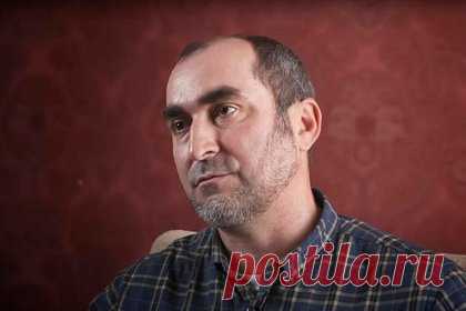 В Ингушетии юриста задержали за помощь сбежавшей от насилия в семье женщине. В Ингушетии юриста Магомеда Аламова задержали за помощь 28-летней женщине, сбежавшей от насилия в семье. Об этом сообщила член Совета по правам человека при президенте России (СПЧ) Ева Меркачева в Telegram-канале. Правозащитник отметила, что мужчина согласился подвезти беглянку и забрал ее из Назрани.