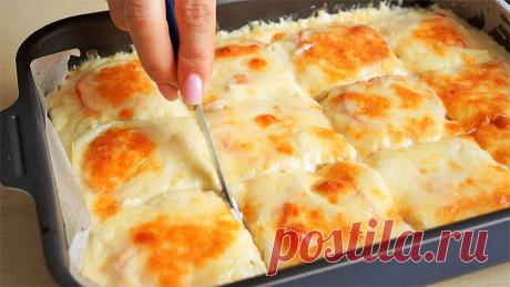 Рецепт ИЗ КУРИНОГО ФИЛЕ, покоривший моё сердце! Быстро, сочно и Очень Вкусно!!! Понравится и Вам!!! Ингредиенты:куриное филе 800 г +-луковица 1 штпомидоры 1-2 штзаливка: яйцо 4 штсметана 5 ст.лсоль и перец молотый по вкусусыр 100 г + 100 г для посыпкиФорма у меня 32*20 смВыпекаем при 180* 30 минут, посыпаем сыром и еще на 10-15 минут в духовку
