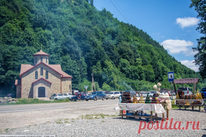 Лик Христа на скале в Архызе явился людям 20 лет назад. Споры и паломничество возрастает с каждым годом