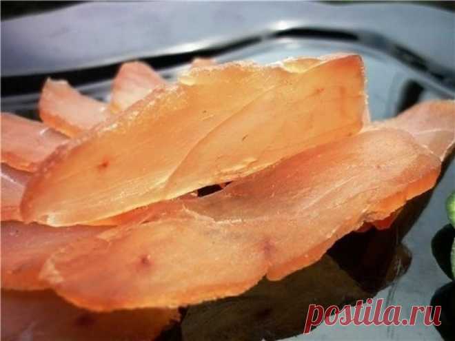 Вкуснейший балык из куриного филе Ингредиенты: куриных филе (около 500 гр) 250 гр крупной соли 1 столовая ложка смеси перцев 50 мл коньяка или вискиПриготовление:1. Грудки обмыть и насухо вытереть.2. Смешать соль, перец и спиртное.3. В форму выложить половину смеси, на нее грудки и засыпать оставшейся...