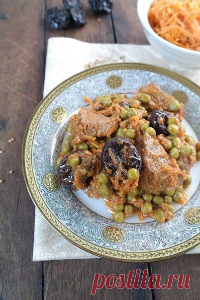 Говядина с овощами и черносливом