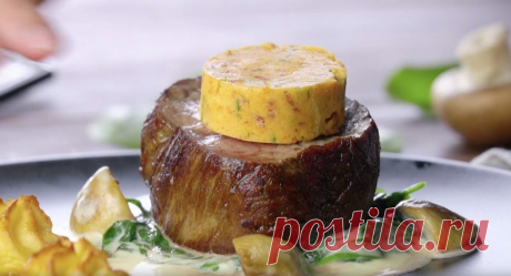 Вкуснейшее говяжье филе с пикантным маслом и нежным соусом. Бесподобно 
Закуски, десерты, блюда на каждый день - все это понятно. Но как приготовить такое же красивое, роскошное и вкусное блюдо как в ресторане, например, из говяжьего филе. Неужели у профессиональных пова…