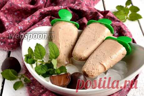 Бананово-кокосовое мороженое с кусочками шоколадных конфет  Предлагаю приготовить бананово-кокосовое мороженое 
Мороженое получается с выраженным кокосово-банановым вкусом, нежной кремовой текстурой с маленькими кусочками шоколадных конфет. 
Конфеты вкуснее всего взять с шоколадно-коньячной начинкой — это добавит мороженому дополнительные вкусовые нюансы. Сливки для этого мороженого использованы жирностью 22%.