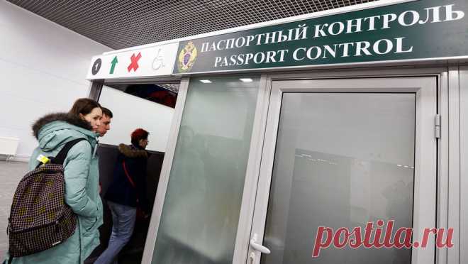 В аэропорту Жуковский задержан угрожавший тротилом нарушитель. Полиция задержала в аэропорту Жуковский нарушителя с тротилом. Об этом сообщает агентство городских новостей "Москва" со ссылкой на АО "Рампорт Аэро". Мужчина проник на территорию аэропорта, отогнув забор, после чего ...
