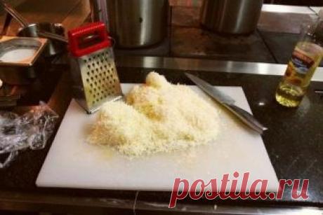 7 необычных способов использования подсолнечного масла, о которых вы наверняка не знали Подсолнечное масло — продукт, который есть на кухне у любой хозяйки. Способов его применения существует много: оно и для жарки подойдет, и для заправки салатов, можно в тесто блинное добавить и форму для запекания смазать...