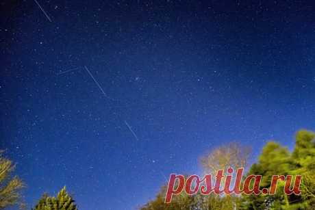 SpaceX сведет с орбиты 100 спутников Starlink. Компания SpaceX планирует свести с орбиты около 100 старых спутников Starlink. Об этом сообщает SpaceNews. Сведены с орбиты будут космические аппараты (КА) ранних версий с конструктивными недостатками, которые могут привести к невозможности маневрирования спутников на орбите.