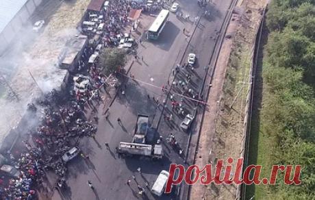Число погибших при взрыве бензовоза в Сьерра-Леоне превысило 100. Свыше 100 человек госпитализированы в результате происшествия