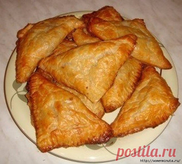 Пирожки с начинкой из плавленных сырков и лука.