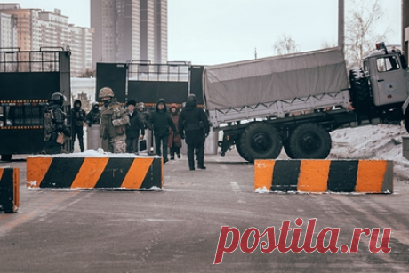 Казахские силовики и власти взяли под контроль ситуацию в Павлодарской области. Власти и силовики взяли под контроль ситуацию в населенных пунктах Павлодарской области Казахстана. Об этом сообщил глава Павлодарской области Абылкаир Скаков. Фактов мародерства не зафиксировано, с 23:00 до 07:00 (с 20:00 до 04:00 по московскому) въезд в регион закрыт.