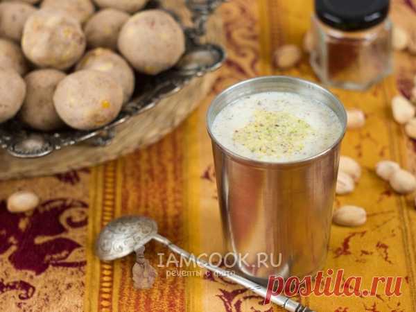 Масала дудх (молоко с шафраном и фисташками). Индийский нектарный напиток из горячего молока с ароматными пряностями и рублеными фисташками. Невероятно вкусное и полезное блюдо!