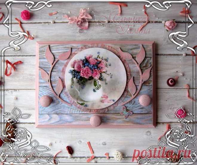 Ключница настенная Розы – купить на Ярмарке Мастеров – SFPRSRU | Ключницы настенные, Москва Ключница настенная Розы. в интернет-магазине на Ярмарке Мастеров. Ключница, вешалка выполнена в технике декупаж, в работе использована деревянная заготовка, акриловые лак и краски. Все материалы использованные для изготовления ключницы не токсичны, на водной основе, высокого качества, безопасны для людей .