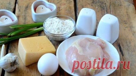 Шницели с сыром

Просто пища богов! Сохрани рецепт, чтобы не забыть насладиться этой вкуснятиной!

Ингредиенты:

Куриная грудка — 1 шт.
Сыр твердый — 150 г
Яйцо — 1 шт.
Мука — 3 ст. л.
Соль — по вкусу
Перец — по вкусу

Приготовление:

1. Подготовьте все необходимые ингредиенты. Куриную грудку разморозьте, если она была заморожена.
2. Сыр натрите на крупной терке. Он придаст шницелям нежность и сочность.
3. Курицу порежьте мелко.
4. Смешайте курицу с сыром, добавьте яйцо, м...