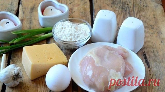 Шницели с сыром

Просто пища богов! Сохрани рецепт, чтобы не забыть насладиться этой вкуснятиной!

Ингредиенты:

Куриная грудка — 1 шт.
Сыр твердый — 150 г
Яйцо — 1 шт.
Мука — 3 ст. л.
Соль — по вкусу
Перец — по вкусу

Приготовление:

1. Подготовьте все необходимые ингредиенты. Куриную грудку разморозьте, если она была заморожена.
2. Сыр натрите на крупной терке. Он придаст шницелям нежность и сочность.
3. Курицу порежьте мелко.
4. Смешайте курицу с сыром, добавьте яйцо, м...