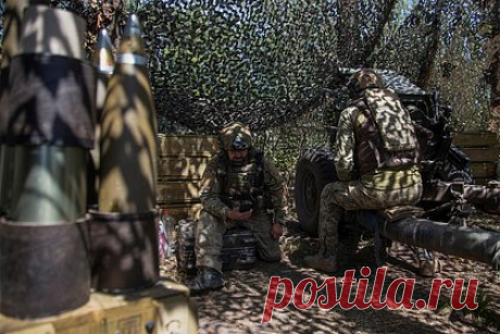 На Украине заявили о получении кассетных боеприпасов от США. Украина получила кассетные боеприпасы от США, но пока не применяла их. Об этом заявил бригадный генерал Вооруженных сил Украины (ВСУ) Александр Тарнавский. «Мы только что получили их, мы еще не использовали, но они могут радикально изменить [поле боя]», — сказал он. По словам генерала, это очень мощное оружие.