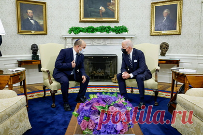 Премьер-министр Израиля попросил США не возвращаться к иранской ядерной сделке. Премьер-министр Израиля Нафтали Беннет призвал США не возвращаться к иранской ядерной сделке (СВПД). Такую просьбу он озвучил в ходе телефонного разговора с американским президентом Джо Байденом. По информации собеседника, Беннет заверил, что в случае, если США не подпишут сделку с Ираном, «ничего не произойдет».
