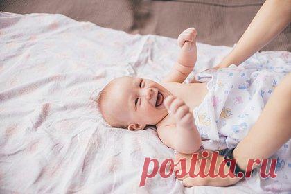 Врач предупредила о вреде совместного сна ребенка и матери. Врач Светлана Молчанова рассказала, почему в определенном возрасте ребенка необходимо переселить из родительской спальни в собственную. Она пояснила, что в возрасте от 2 до 10 лет у ребенка формируется самостоятельность. И если в это время он все еще спит с родителями, то могут возникнуть проблемы с развитием.