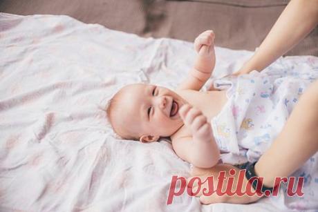 Врач предупредила о вреде совместного сна ребенка и матери. Врач Светлана Молчанова рассказала, почему в определенном возрасте ребенка необходимо переселить из родительской спальни в собственную. Она пояснила, что в возрасте от 2 до 10 лет у ребенка формируется самостоятельность. И если в это время он все еще спит с родителями, то могут возникнуть проблемы с развитием.