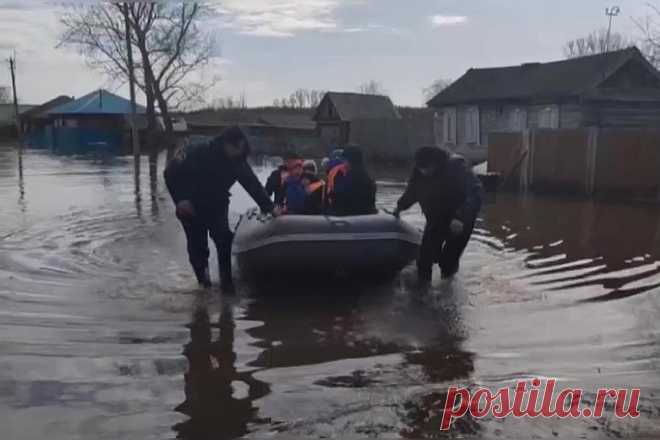 Власти Курганской области объявили о необходимости эвакуации из-за паводка. По Кургану ожидается уровень воды выше 9 метров.
