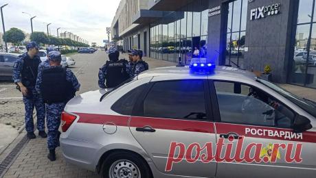 Очевидица рассказала, что напавший на людей в Краснодаре хотел поджечь ТЦ. Женщина, дочка которой находилась в краснодарском ТЦ ???(торговом центре)??? West Mall во время нападения, рассказала, что злоумышленник пытался поджечь здание, передает РЕН ТВ. Ее дочь утверждает, что во время эвакуации посетителей ...