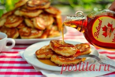 Как приготовить дрожжевые оладьи с яблоками - рецепт, ингредиенты и фотографии