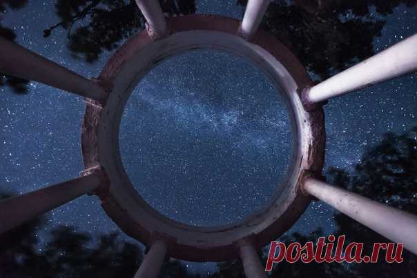 Серебряная беседка на горе Ай-Петри, Крым. Автор фото – Юрий Столыпин. Доброй ночи!