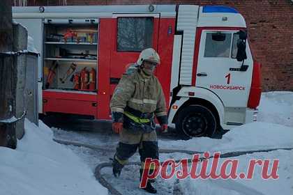 В российском регионе при тушении пожара нашли тела женщины и двоих детей. В поселке Станционно-Ояшинский на западе Новосибирской области при тушении пожара нашли тела женщины и двоих детей, сообщил источник ТАСС в экстренных службах. На месте случившегося находятся сотрудники МЧС, открытое горение уже удалось ликвидировать. В настоящее время выясняются обстоятельства ЧП.