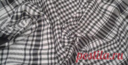 Мастерица достала из шкафа старый черно-белый платок и соединила его концы в кольцо... - Домоводство - медиаплатформа МирТесен