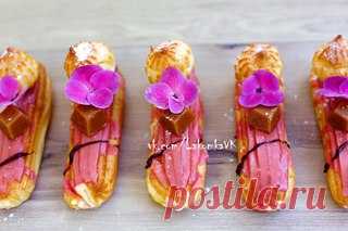 ЭКЛЕРЫ С ФРАНЦУЗСКИМ ВАНИЛЬНЫМ КРЕМОМ

Ингредиенты: см. фото (ниже) 
Способ приготовления:
Тесто:
Нагреть воду с маслом и солью, довести до кипения и всыпать муку
Тщательно перемешать и постепенно ввести в тесто яйца, взбивая или мешая ложкой до однородного состояния.
Переложить все тесто в кондитерский мешок, высадить тесто в нужной форме на бумагу для выпечки (если отсутствует кондитерский мешок, можно просто высадить тесто с помощью ложки, от формы изделия вкус не измен...