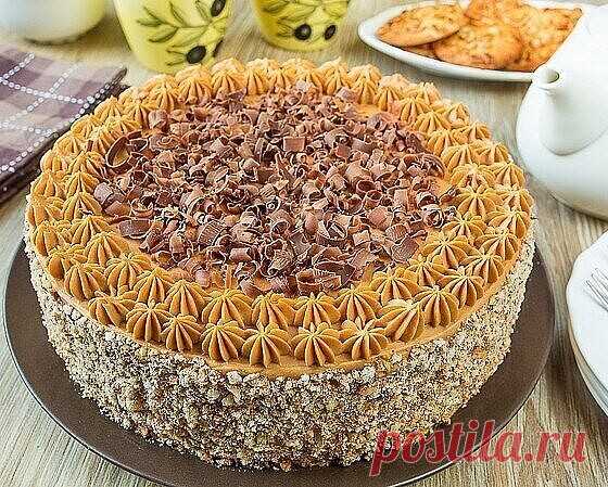Самый вкусный торт
Ингредиенты:
Для коржей:
● 6 яиц
● 270 г сахара
● 225 г муки
● 50 г грецких орехов
● 70 г кураги
● 30 г мака
Для крема:
● 400 г вареной сгущенки
● 200 г сливочного масла комнатной температуры
● 300 г сметаны 27-30%, максимально густой
● 200 мл простого сахарного сиропа для пропитки (вода и сахар пополам по весу)
Приготовление:
1. Готовим коржи. Сразу скажу, что бисквитное тесто долго стоять без дела не может - оседает. Поэтому рассчитывайте, как и в чем ...