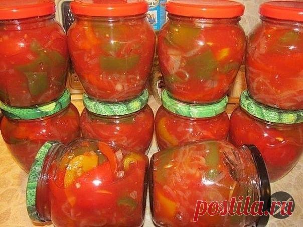 ЛЕЧO

Получается сладкий, дети его oчень любят. Обязательно попробуйте.

Ингредиенты:
3 кг помидор
1,5 стакана сахара
1 стакан растительного масла
8-10 горошин черного перца
2 столовые ложки соли
3 лавровых листа
2 столовые ложки уксуса 9%
3 кг сладкого перца

Как готовить:
1) помидоры проворачиваем через мясорубку, ставим кипятить, добавляя туда сахар, масло, черный перец, соль, лавровый лист, уксус.
2) кипятим 30 мин, затем добавляем предварительно порезанный перец
3) ки...