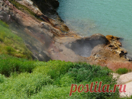Этому гейзеру &quot;повезло&quot; - вода не дошла несколько метров...