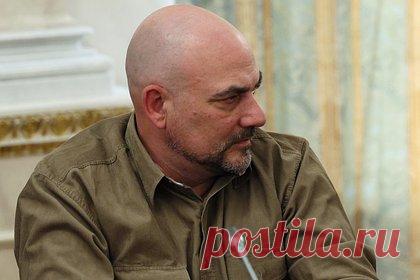 Вандалы испортили двери квартир работающих в зоне СВО российских военкоров. В Петербурге вандалы испортили двери квартир военных корреспондентов Дмитрия Стешина и Романа Сапонькова, работающих в зоне специальной военной операции. Инциденты произошли 17 декабря в Приморском и Красносельском районах города. Входные двери квартир, в которых прописаны военкоры, неизвестные залили монтажной пеной.