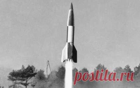 Если завоевывать, то всю землю. Если бомбить, то из космоса. Известно, что отец ракетной техники сначала Третьего Рейха, а затем США Вернер Фон Браун спроектировал для Гитлера пилотируемый корабль для отправки немецкого лётчика в космос. Запуск нацистской ракеты смерти состоялся 24 января 1945 года, раз все мы ещё живы, значит что-то пошло не так, как планировалось: