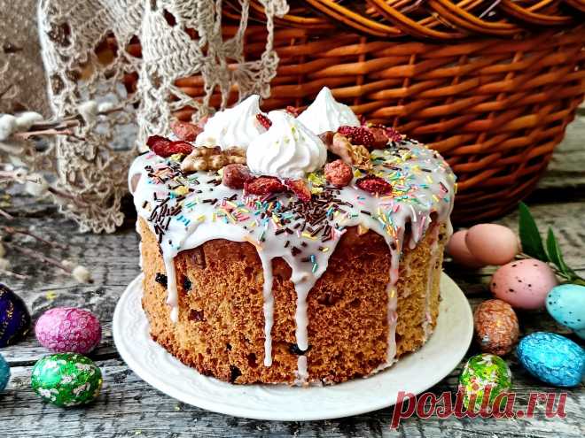 Кулич с творогом и апельсиновой цедрой. Кулич с творогом и апельсиновой цедройПродукты для кулича заранее достать из холодильника, чтобы они стали комнатной температуры.Приготовить опару, смешав дрожжи, теплые сливки, 1 ст.л. сахара и 1 ст.л. муки.Оставить на полчаса активизироваться, чтобы появилась пенная шапочка.В блендере смешать яйца, творог, соду и сахар.Должна получится однородная масса.Счистить с апельсина цедру.Грецкие орехи подсушить на сухой сковороде и крупно нарубить.Смешать опару…