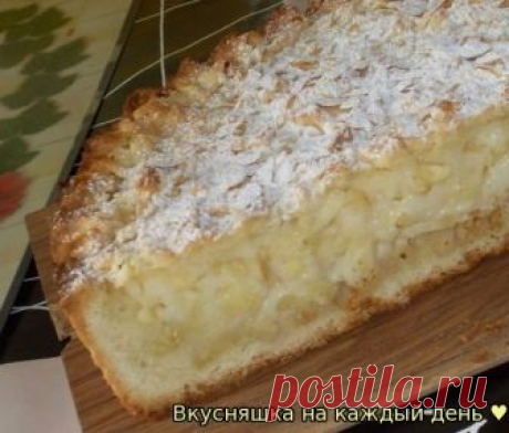 Польский яблочный пирог "Szarlotka z budyniem".

Это яблочный пирог с пудингом. . он просто бесподобен!!!!!!! Я умирала от восторга!!!
Сейчас напишу рецепт. Правда, рецептура рассчитана для очень большого противня. У меня и тесто осталось и пудинг и яблоки. Я потом немного уменьшила... адаптировала, так сказать... из расчета на большую круглую форму, самую большую, какая у меня нашлась.

Рецепт не сложный. Напишу полный рецепт и в скобках укажу адаптированное количество пр...