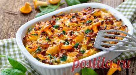 Как приготовить самые вкусные лисички: 14 рецептов и несколько хитростей — читать на Gastronom.ru Из всех грибов лисички — наиболее универсальный продукт. Они сочетаются с чем угодно: с мясом, рыбой, пастой, с рисом и прочими крупами, хороши и в супах, и в горячих блюдах, и в жюльенах, и в салатах, и в выпечке. Готовить их легко и приятно. Но нек - статья на кулинарном сайте Gastronom.ru