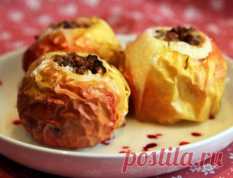 Запеченные яблоки в духовке / Простые рецепты