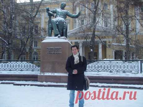 Нгуен Ман Зуй Линь. «Мимолётности» для струнного квартета в 5 частях. Исполняют солисты государственного симфонического оркестра им. Е. Светланова: Светлана Яшина - 1-ая скрипка, Александр Семянников - 2-ая скрипка, Валентин Виноградов - альт, Любовь Стащук - виолончель. Концертно-выставочный зал &quot;Гагаринский-4&quot; /г. Москва/. 2006 г.