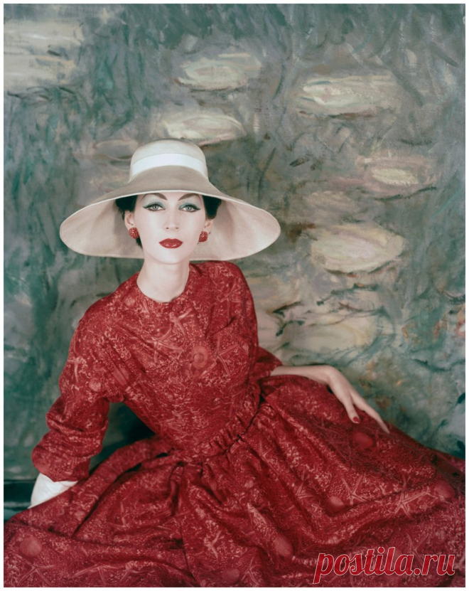 Dovima, photo by Henry Clarke, Vogue June 1956